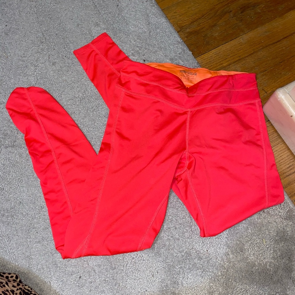Hot pink yoga pants leggings gym workout exercise